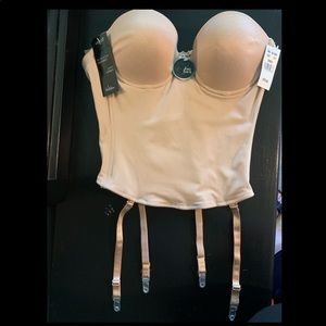 Va Bien nude, low back, bustiers w/ stocking clips
